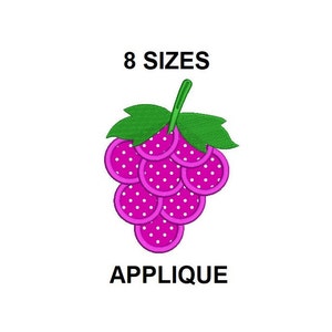 Könnte beinhalten: Ein Applikationsdesign einer rosa Traube mit weißen Punkten und einem grünen Stiel. Das Design ist in 8 Größen erhältlich. Der Text "8 SIZES" und "APPLIQUE" ist ebenfalls im Bild enthalten.