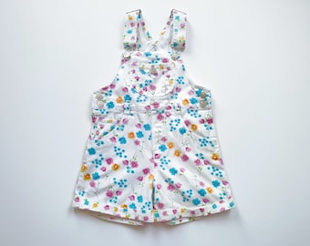 bright floral overall shorts, size 4 girls, flower print shortalls, 80s 90s, vibrant overalls, In design girls, white shorts with flowers