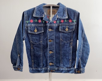 Embroidered Jean Jacket, Vintage girls denim Jacket, Rose embroidery kids coat, kids size 5 6, cotton jean jacket, retro 80s 90s, dark wash