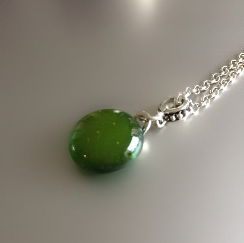 Little green glass pendant-iridescent jewellery-circle green Jewelry-unique Dutch women glass gifts-pendant and chain-fused burthday jewelry