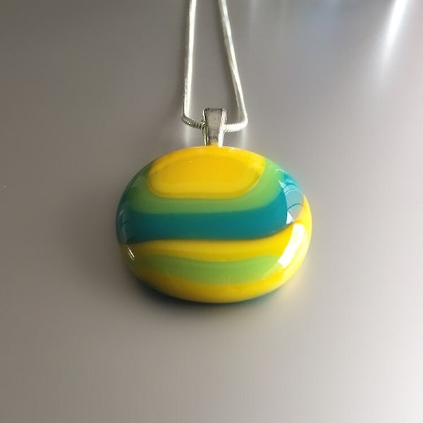 Glass pendant-circle pendant-Italian glass-jewellery women-Dutch glass maker-fused glass-colorful glass-Unique glass pendant