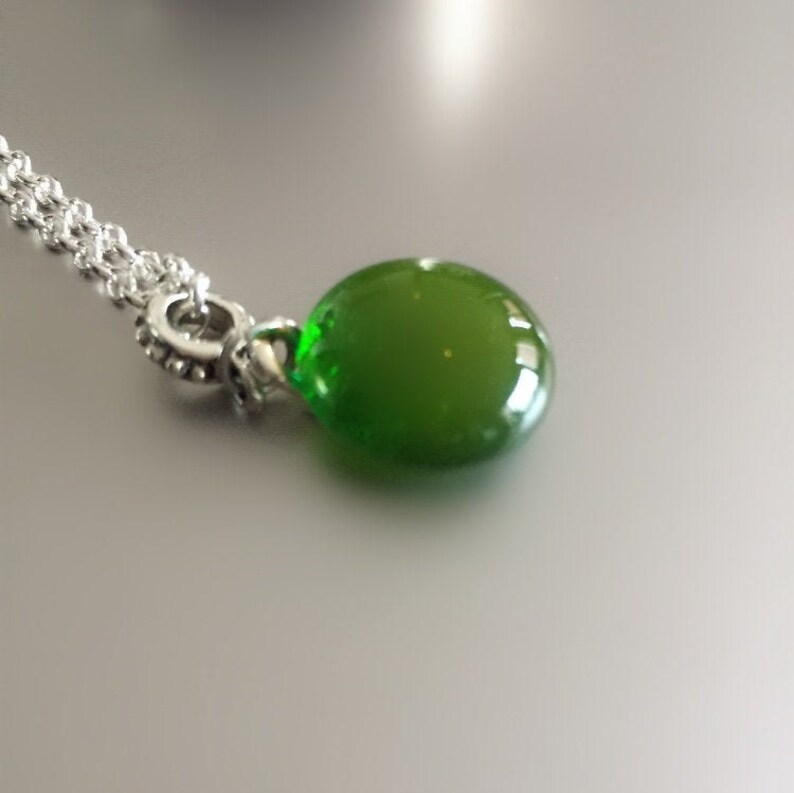 Little green glass pendant-iridescent jewellery-circle green Jewelry-unique Dutch women glass gifts-pendant and chain-fused burthday jewelry