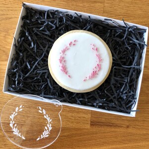Delicate Wreath Cookie Embosser, Floral Cookie Stamp, Fondant Stamp, Wedding Cookie Embosser, Fondant Cookie Stamp, Floral Embosser