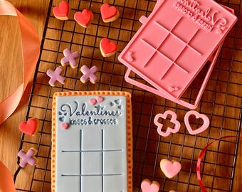 Valentine's Noughts and Crosses Kisses Set Koekjesvorm en -stempel, valentijnshartspel