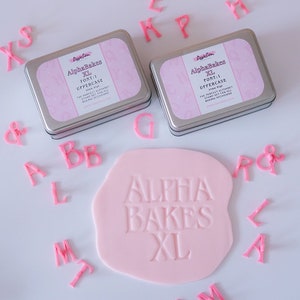 Azulejos de sello AlphaBakes XL Font 1, letras en una barra, azulejos de sello de letras, azulejos de sello de números y símbolos, decoración de pasteles