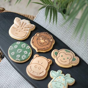 Lion Cookie Cutter & Fondant Embosser | Jungle Safari Animal Stamp | Kids Birthday Baking Tool | Biscuit Icing Decoration image 4