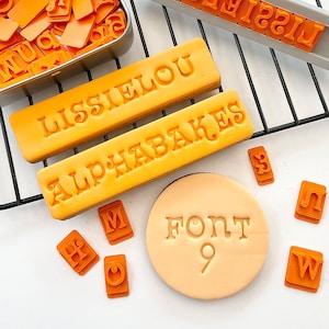 Alfabetos con sellos de fuente de Halloween de AlphaBakes, 9 letras en una barra, sellos de galletas, azulejos con sellos de letras, sellos de letras de Halloween, pasteles de Halloween