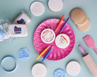 Double Delicious: Pizza y Donuts - Kit para hacer, hornear y colorear galletas - My Little Bake Box Kit