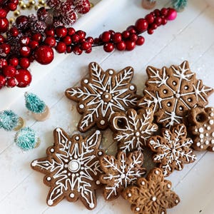 Scandi Lebkuchen Schneeflocke Weihnachtskeks Back- & Dekorationsset, Weihnachtsbäckung zu Hause, Wichtelgeschenk, My Little Bake Box Kit