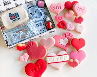 Kit para hornear y decorar galletas con mucho amor para San Valentín: kit de inicio para hornear en casa para principiantes: cita nocturna: kit My Little Bake Box