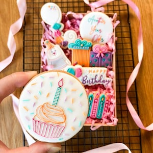 Cupcake with Candle Cookie Embosser – Happy Birthday Cookie Embosser -  Fondant Stamp for Cookies and Birthday Bakes
