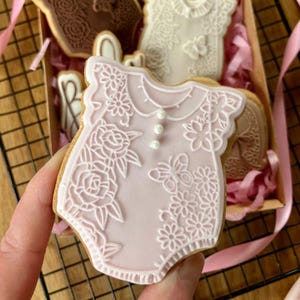 Pretty Flower Baby Romper Cookie Cutter and Embosser, Baby Shower Cookie Embosser, Cookie Cutter, Gender Reveal Cookie Stamp, Icing Stamp