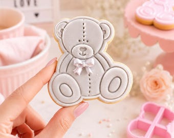 Sitzender Teddybär Ausstechform und Stempel – Baby Shower Fondant Embosser – Baby Cookies