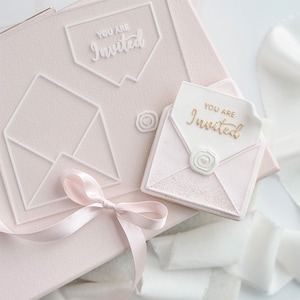 Invitation de mariage Emporte-pièce et gaufrage de mariage par Catherine Marie Cake, Timbre de biscuit de mariage, Embosseur de biscuit de mariage, Dates de mariage