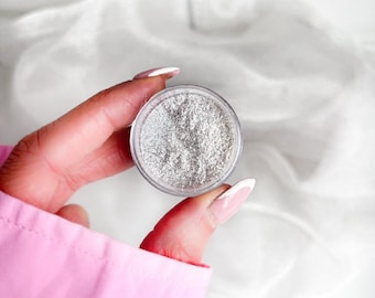 Edible Diamond White Glitter Dust for Cakes & Food – LissieLou 100% Edible Cake Dust Glitter Dust for Baking, Cupcakes, Cookies, Decorations