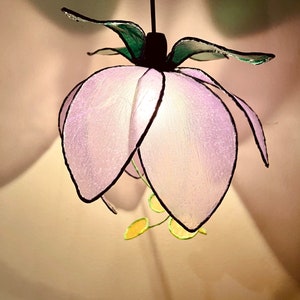 Lampada a fiori lilla Sottile lampada di carta. Illuminazione magica. Fiore di campana. Lampada con fiori di carta Regalo per il matrimonio. lampada originale