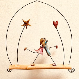 San Valentino. Regalo per gli innamorati. Regalo sposa e sposo. Fidanzati. Gli amanti. Bacio. San Valentino. Scultura per sposi. Costume