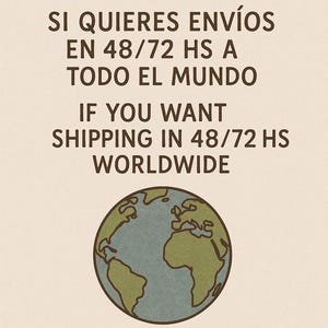 Puede incluir: Un cartel beige con texto marr&oacute;n y una ilustraci&oacute;n de un globo terr&aacute;queo. El texto incluye "&euro;20 EXTRA" y "IF YOU WANT SHIPPING IN 48/72 HS WORLDWIDE." La parte inferior del cartel presenta la palabra "MARMIGAS" y un icono de hormiga.