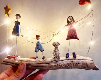 Familia personalizada. Regalo personalizado. Figura de niña. Figura de perro. Recuerdo familiar. Homenaje familiar. Arte para regalar. Arte