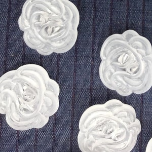 Vintage Frosted Flower Shank Buttons: Clear White, 23mm