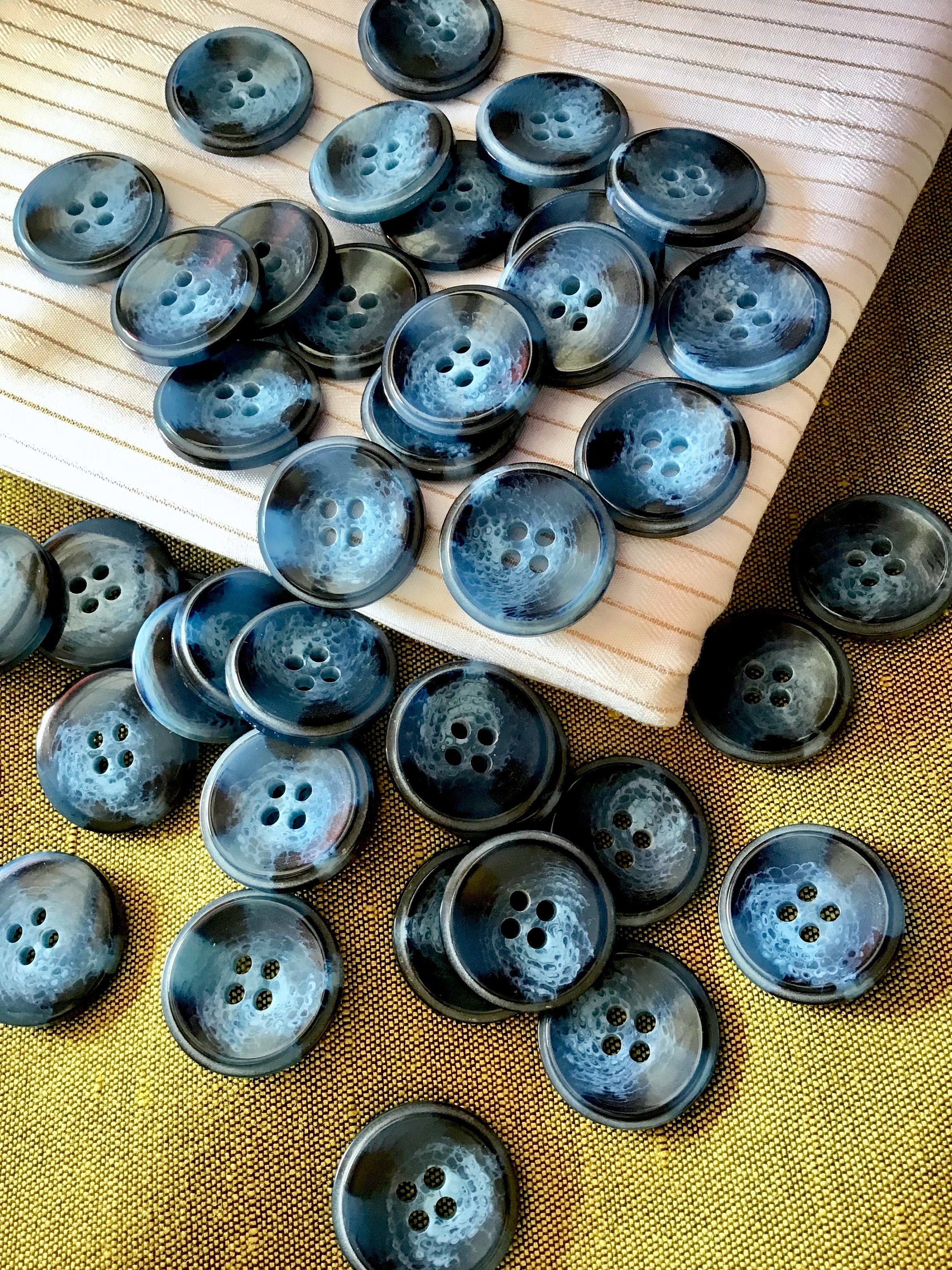 Ocean Eyes 4 Hole 13/16" (20mm) 32L Vintage Italian Buttons #909…