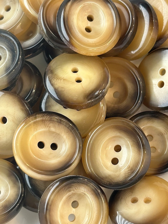 Bottoni Vintage In Marrone Chiaro Italiano: Bottoni Per Abbigliamento Firmati A 2 Fori (23 Mm) - Italia - Foto 9