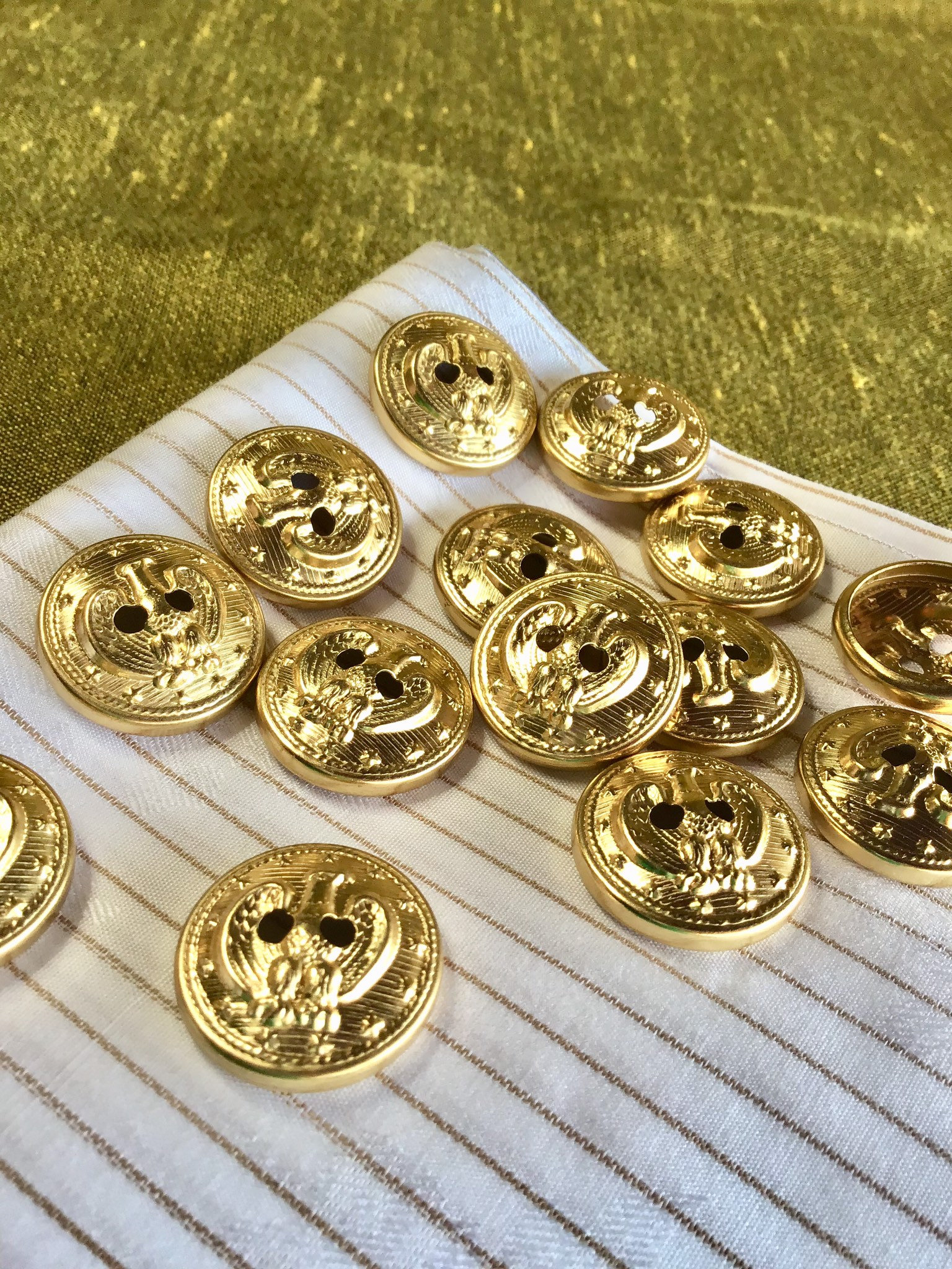 Embossed Eagle Gold Metal Buttons: 3/4