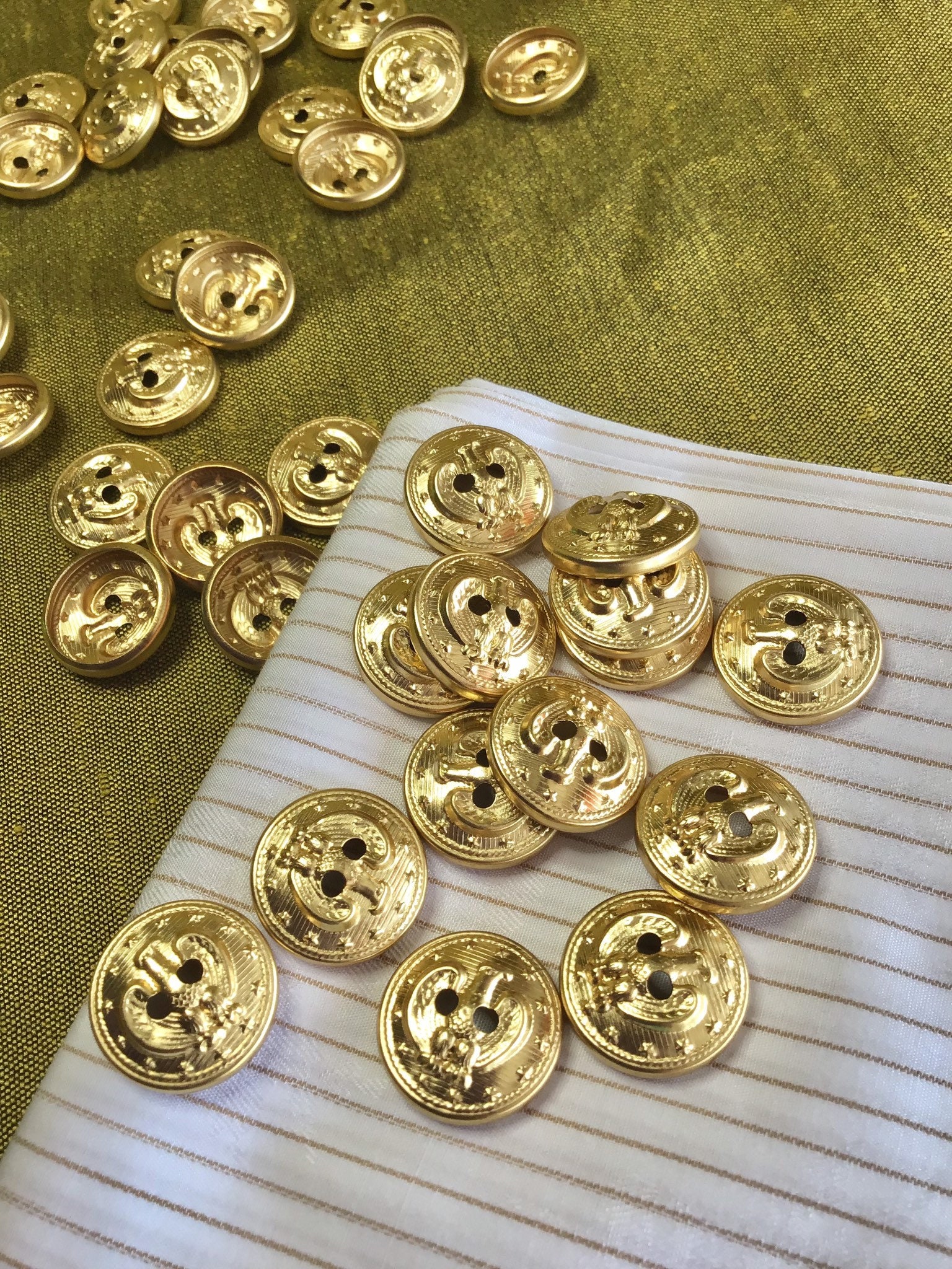 Embossed Eagle Gold Metal Buttons: 3/4