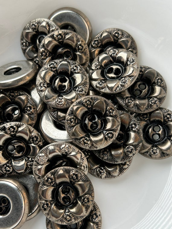 EMBOSSED FLORAL Antique Silver Buttons for Clothing / 7/8