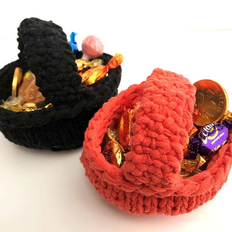 Eco trick or treat mini basket flower girl basket hand knit image 1
