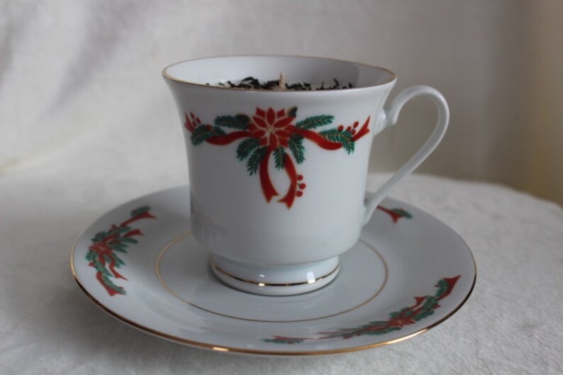 Teacup Candle Vintage Tea Cup POINSETTIAS /& RIBBONS Teacup Candle Hostess Gift Place Card Idea Scented Candle Bridal Party Gift