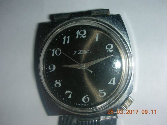 Vintage 80s Soviet USSR mechanical mens Wrist watc