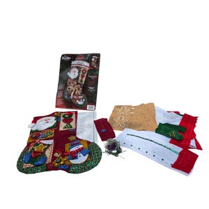 Bucilla Weihnachts-Patchwork-Filzstrumpf-Set Vintage, fast vollständig, Pailletten-Design Erin, 45,7 cm, handgefertigt, Artikelnummer 84942