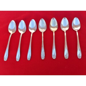 7 Rogers Daffodil Silverplate Teaspoons 6 1/8&quot; Elegant