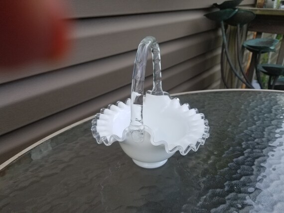 フェントン シルバー クレスト ハンドル付きバスケット フリルエッジ