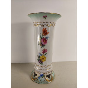 Jarrón con patas de Porcelaine de Versailles de 8 7/8"