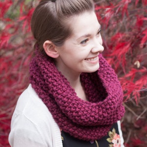 KNITTING PATTERN // Kate Cowl // Infinity Scarf // Seed Stitch - Etsy