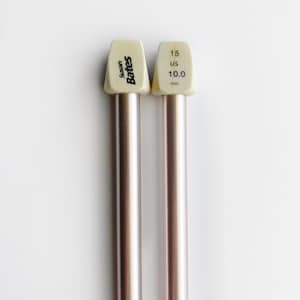 Knitting needles: Susan Bates - US 15 / 10.0 mm - Aluminum straight knitting needles, 9 inches / 23 cm long