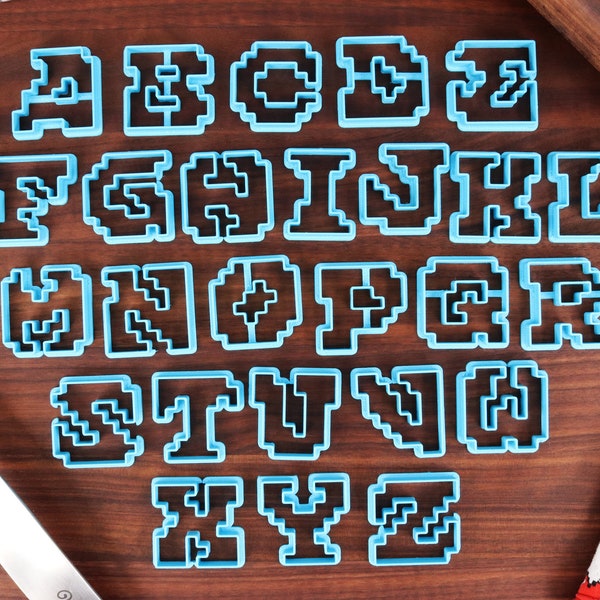 Alucard 8 Bit Pixel FONT Ausstechformen - RPG Menütext, Fondant Buchstaben, Buchstaben zur Tortendekoration - Vampirjagd