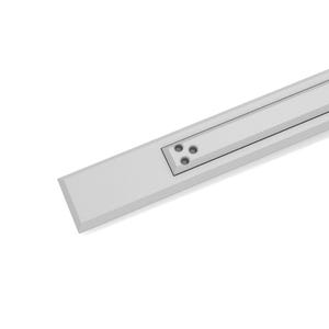 K&ouml;nnte beinhalten: Eine hellgraue, rechteckige Metallschiene mit einer eingelassenen Nut und drei kleinen kreisf&ouml;rmigen L&ouml;chern. Die Schiene ist diagonal vor einem wei&szlig;en Hintergrund angeordnet, was auf ein modernes Designelement hindeutet.