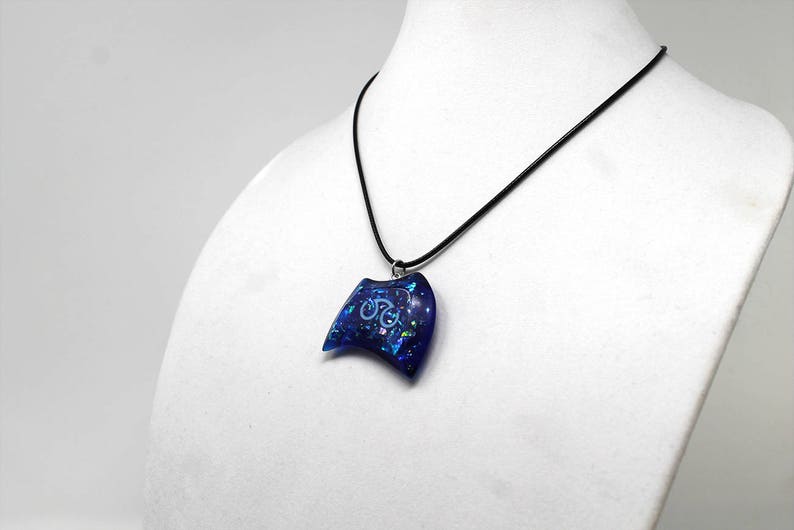 Cristal de alma de erudito centelleante: Piedra de trabajo que brilla en la oscuridad FF14 JSKY1 Necklace