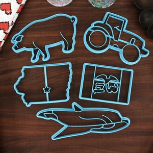 Iowa Cookie Cutters - Iowa State Outline, Iowa State Flag, Farming Tractor, Husked Corn, Pig Outline- IA Gift Idea