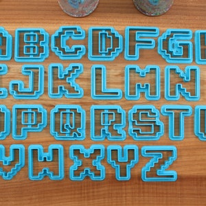 Cortadores de galletas Pixel FONT: texto de menú RPG, letras de fondant, letras para decorar tartas