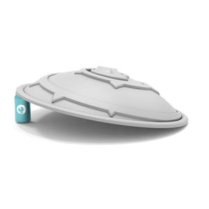Puede incluir: Un escudo de pl&aacute;stico blanco con un dise&ntilde;o en relieve y una superficie ligeramente curvada.