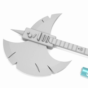 Puede incluir: Un hacha blanca con un mango en forma de guitarra. La cabeza del hacha tiene una punta afilada y una hoja curva. El mango de la guitarra tiene una serie de botones y un dise&ntilde;o de llama.