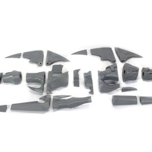 Peut inclure: Un ensemble de 17 pi&egrave;ces en plastique gris pour construire un mod&egrave;le. Les pi&egrave;ces sont de formes et de tailles vari&eacute;es, notamment des pi&egrave;ces longues et fines, des pi&egrave;ces courbes et des pi&egrave;ces plates.