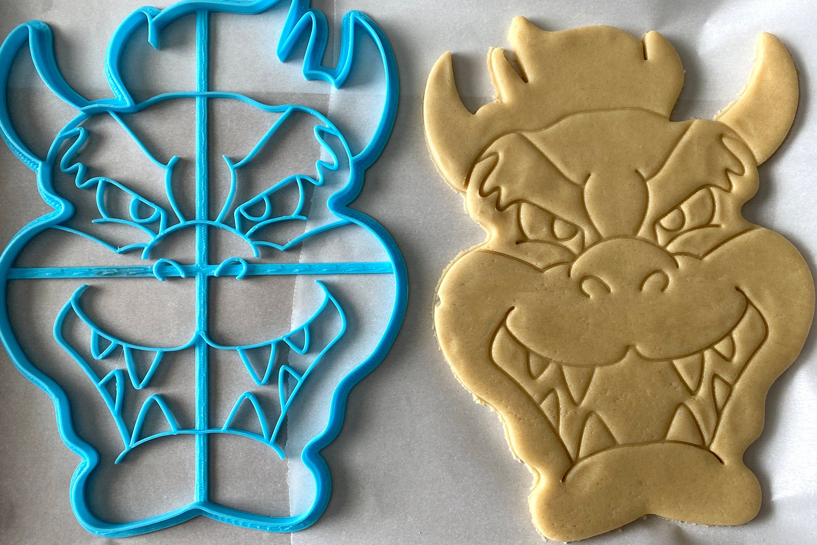 Tagliapasta Per Biscotti Cuticuter A Forma Di Bowser (Mario Bros) - 8x7x1,5 Cm, Stampo In Plastica Blu - 2