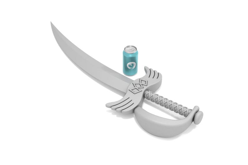 Peut inclure: Une &eacute;p&eacute;e argent&eacute;e avec un motif d'aile d&eacute;coratif et une poign&eacute;e tress&eacute;e. Une canette bleue repose sur la lame de l'&eacute;p&eacute;e.