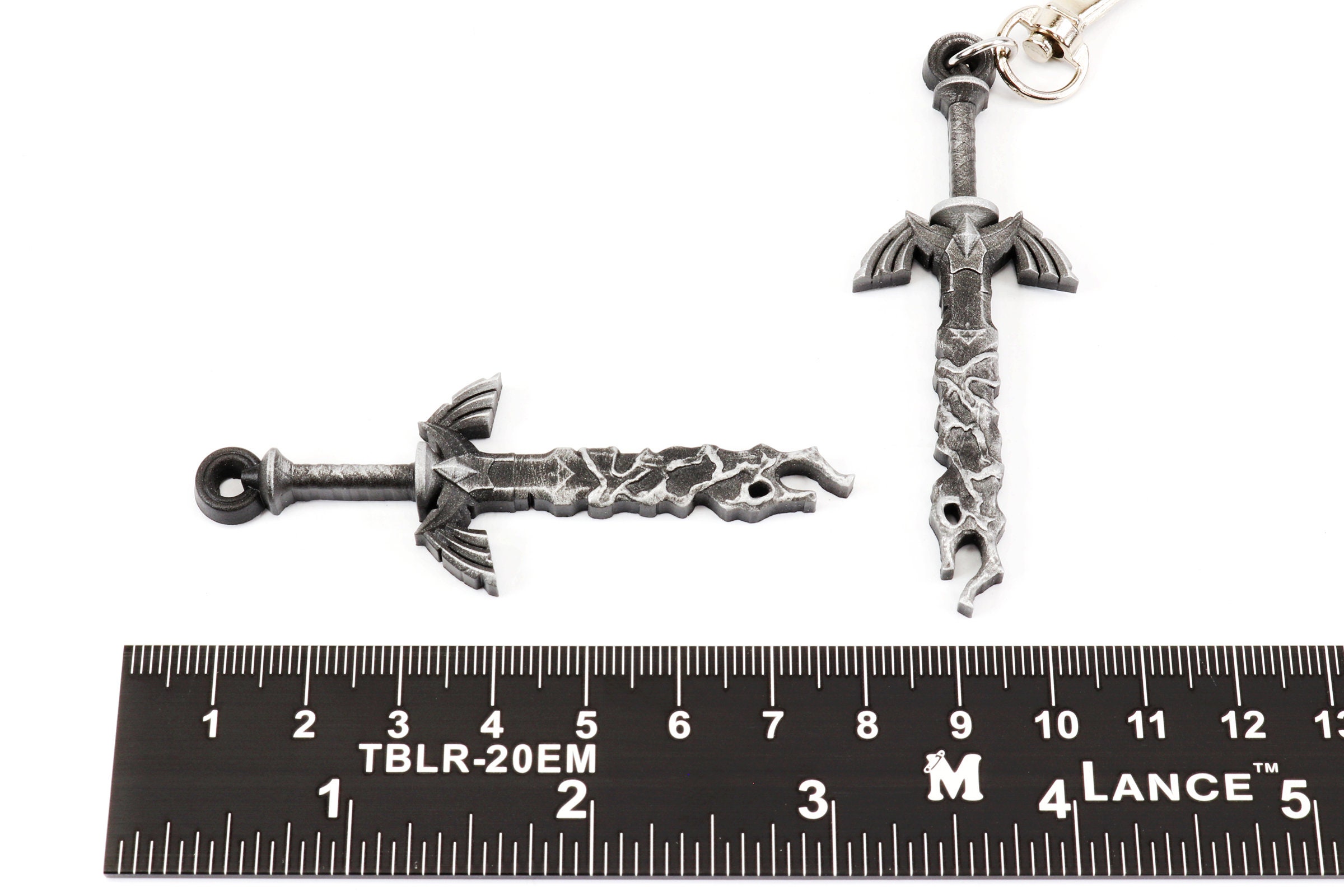MayDee Portachiavi Zelda: Tears Of Kingdom – Con Spada Master E Ciondolo Viola – Accessorio Ufficiale Per Fan