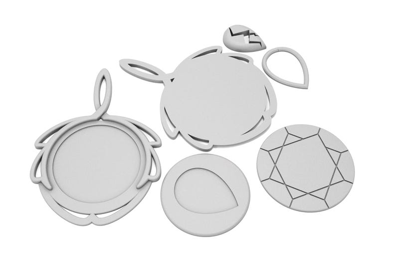 Puede incluir: Un conjunto de seis plantillas de pl&aacute;stico blanco para manualidades. Las plantillas tienen forma de diamante, l&aacute;grima, coraz&oacute;n, c&iacute;rculo con dise&ntilde;o floral y dos c&iacute;rculos con dise&ntilde;o floral.
